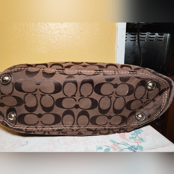 Coach Gallery Brown Signature Canvas Shoulder Bag - Picture 13 of 16